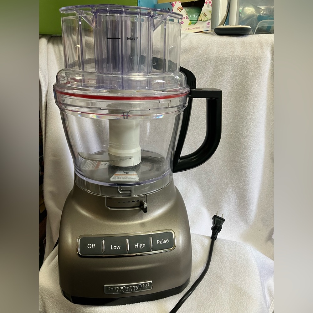 KitchedAid Architect metallic grey 13 cup Food Processor w/ accessories. Works!